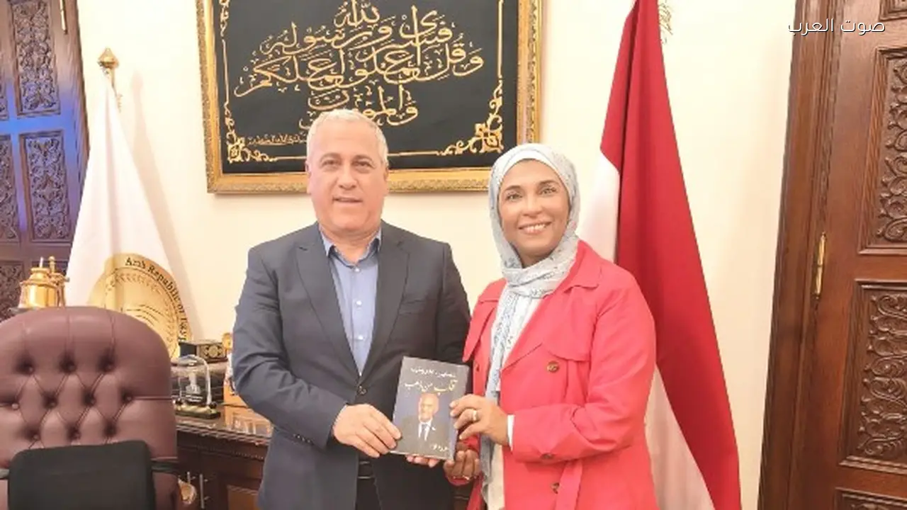 رئيس الوطنية للصحافة يستقبل عزيزة فؤاد ويثني على كتابها عن مجدي يعقوب
