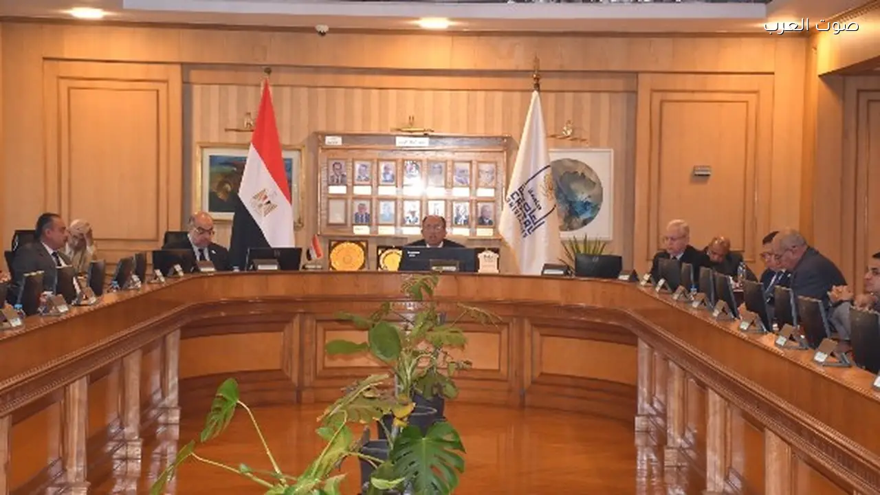 رئيس جامعة العاصمة يؤكد أولوية تطوير المناهج والأنشطة