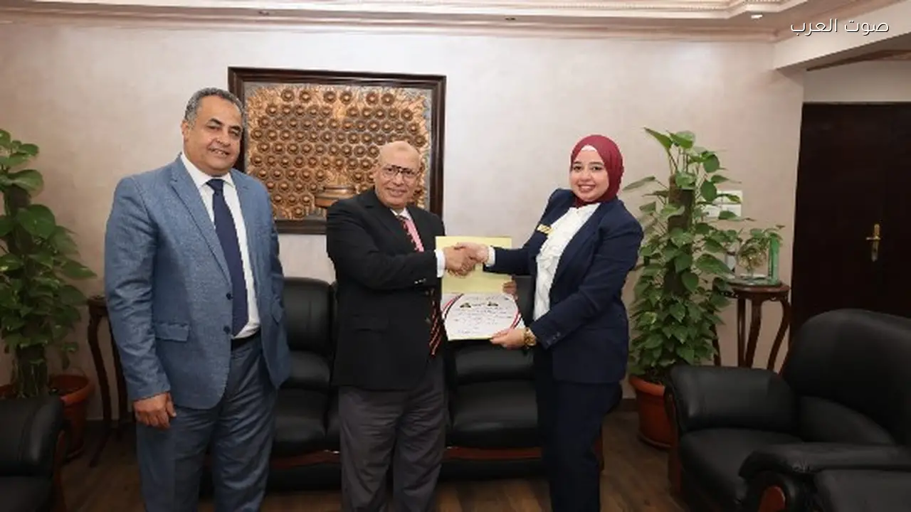 رئيس مياه القاهرة يكرّم موظفي خدمة العملاء بمصر الجديدة