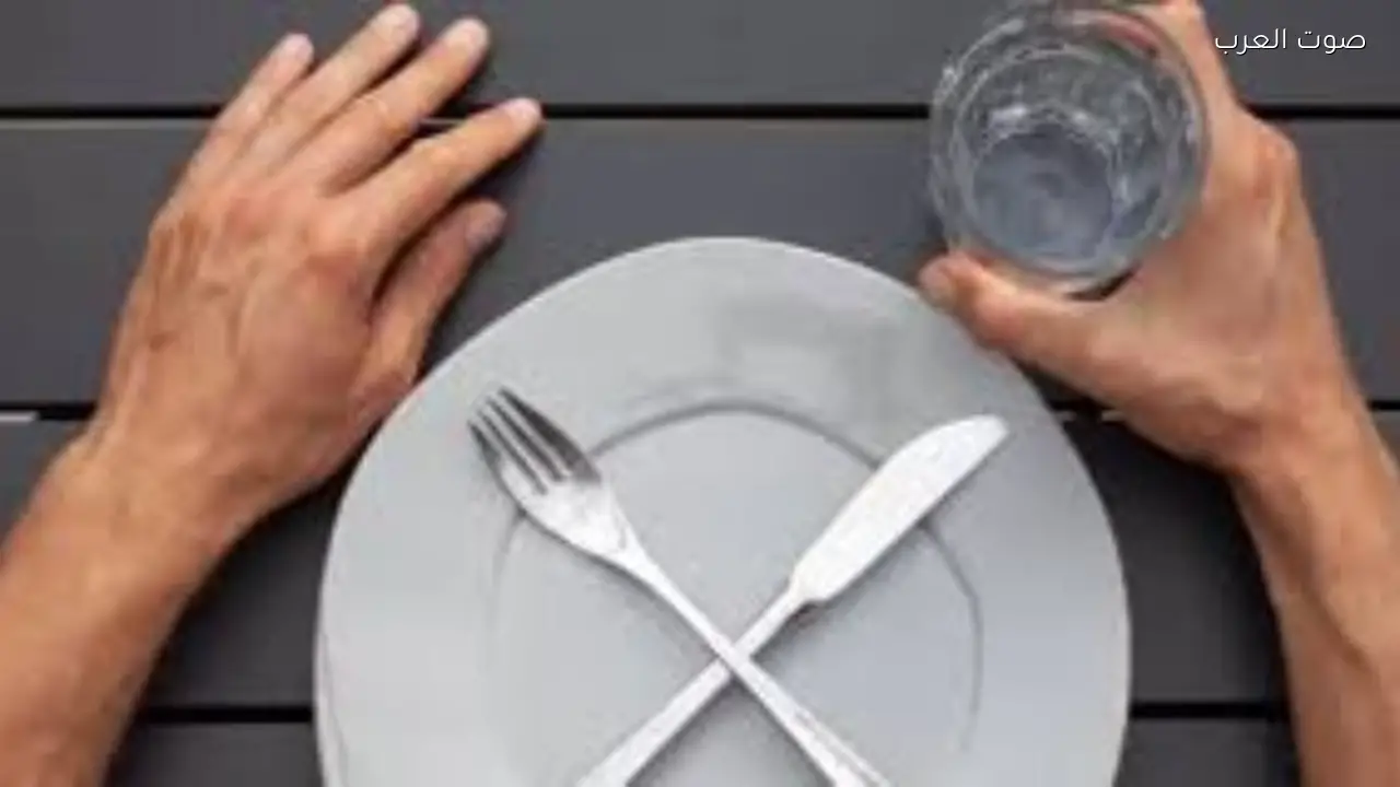 رجيم الماء: فقدان الوزن السريع مقابل المخاطر الصحية المحتملة