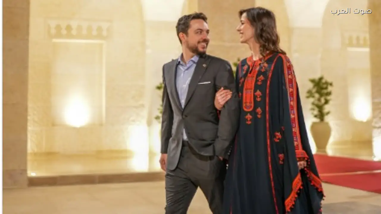 زوجة ولي عهد الأردن تتألق بإطلالة رمضانية في أول إفطار