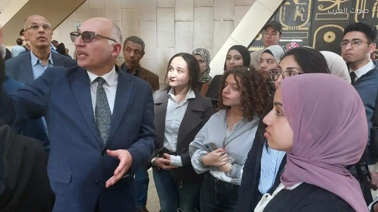 زيارة ميدانية لطلاب جامعة القاهرة المتفوقين إلى المتحف المصري الكبير