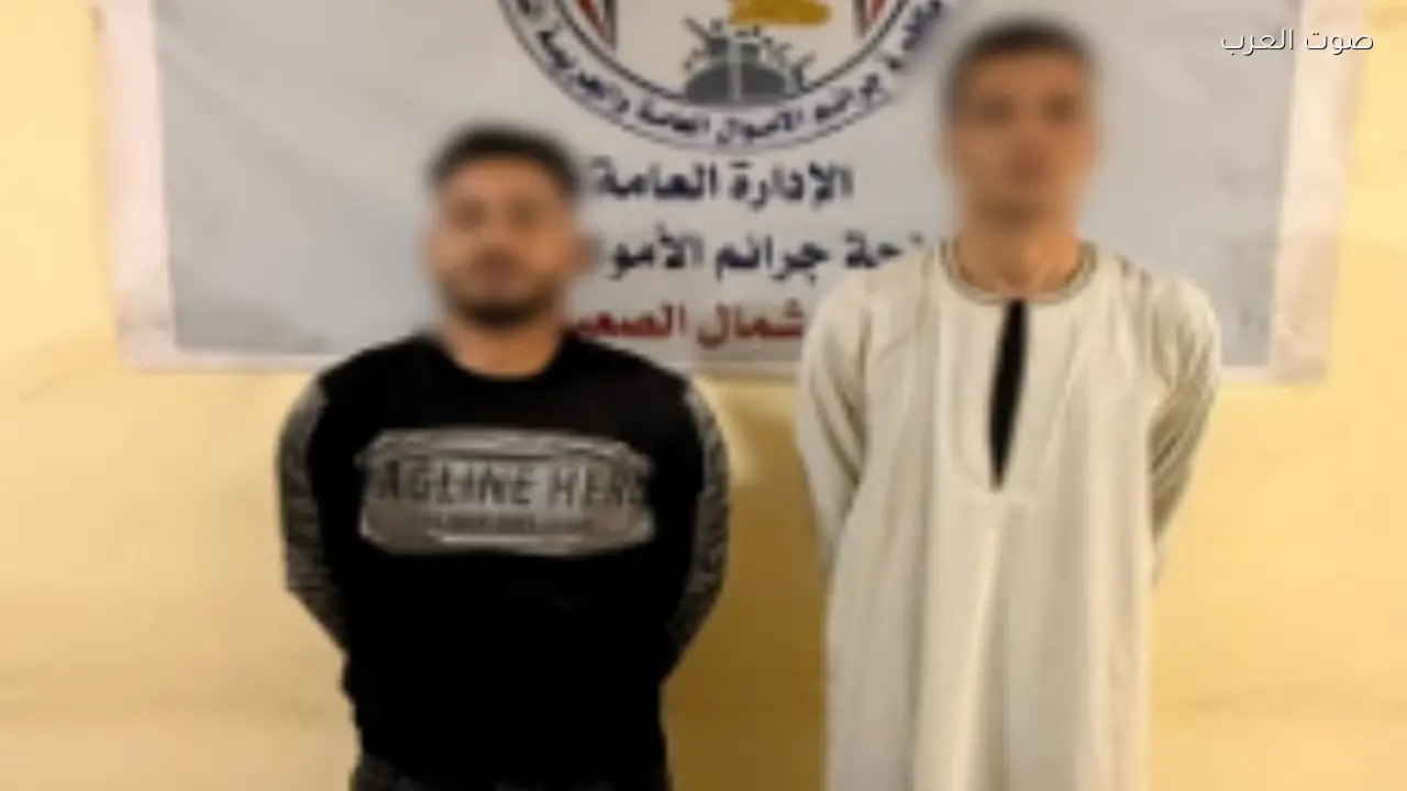 سقوط شخصين بتهمة النصب على عملاء البنوك