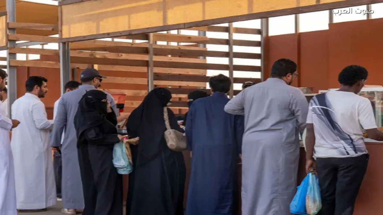 سوق الأولين الرمضاني في جيزان يعكس حيوية الشهر الكريم