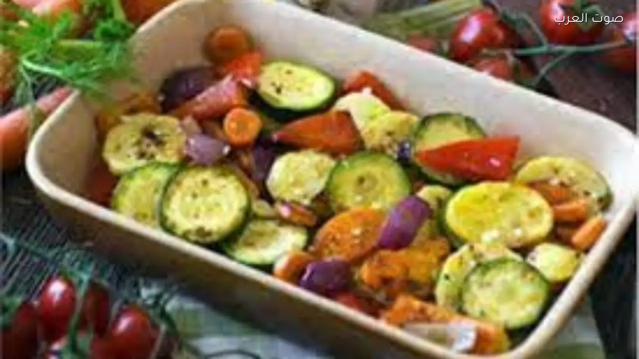 صينية خضار مشبعة في الفرن خيار صحي ومتوفر للأسرة