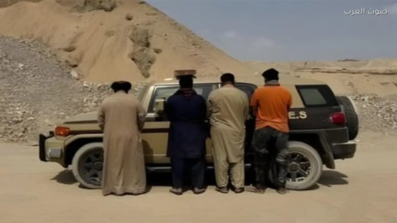 ضبط مواطن و3 مقيمين لاستغلال الرواسب في مكة المكرمة