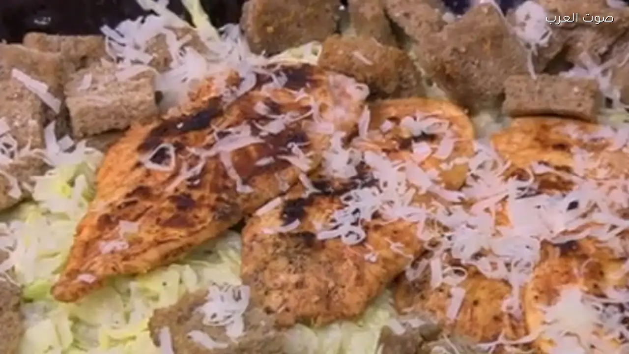 طريقة تحضير سلطة سيزر في المنزل بأسهل الخطوات