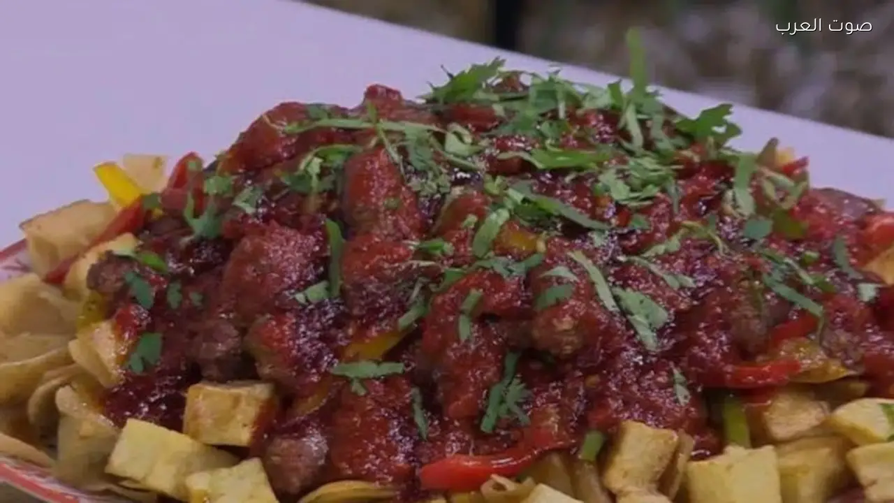 طريقة عمل فتة سجق لوجبة إفطار مميزة في رمضان