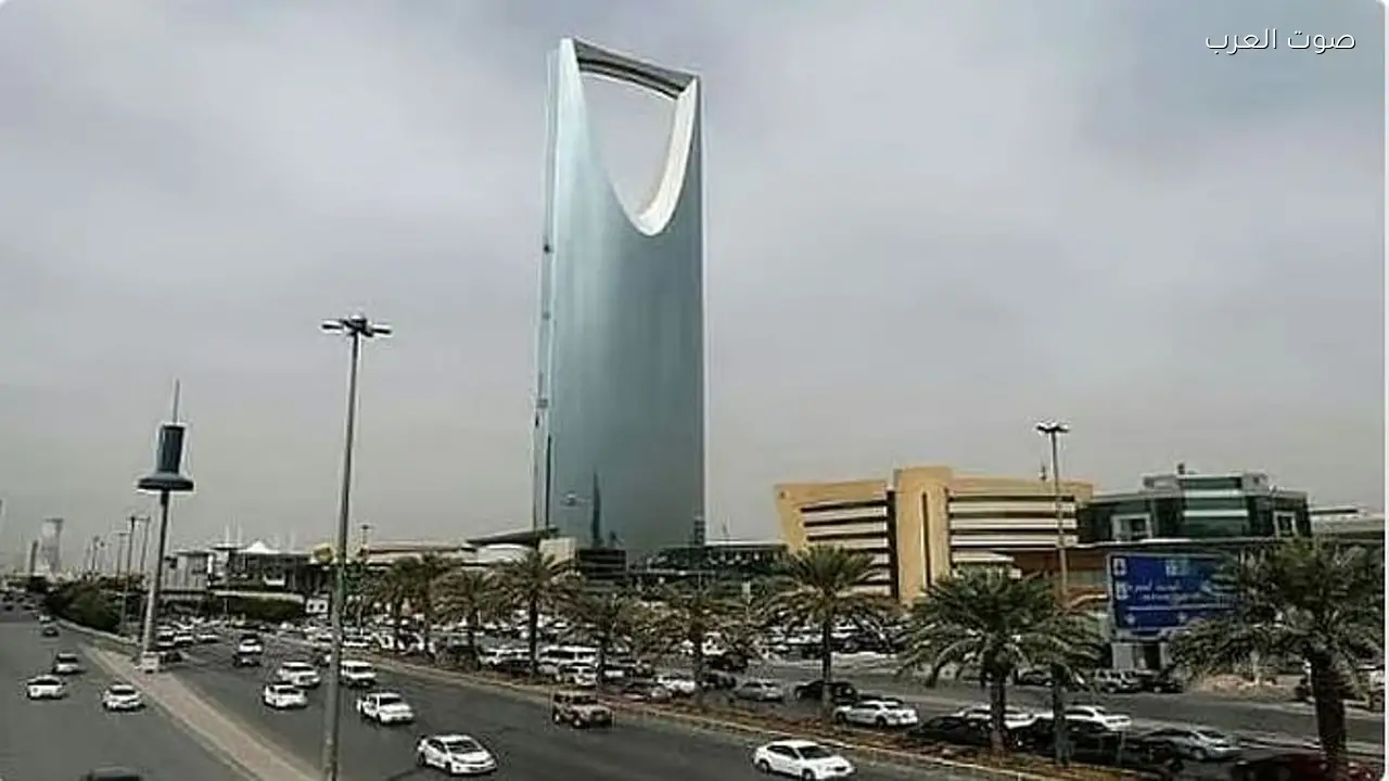 طقس الأربعاء في المملكة: أمطار خفيفة ورياح نشطة وضباب في عدة مناطق