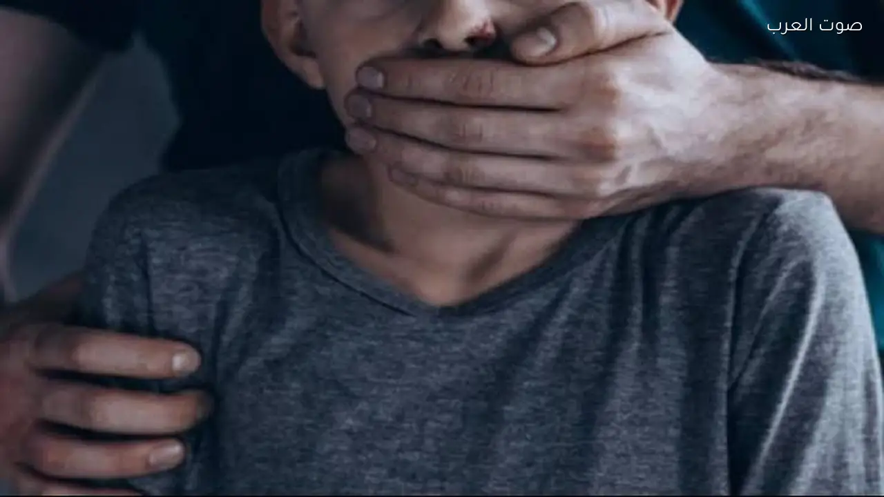 عامل ألوميتال يتحرش بطفل على سلم عمارة في أوسيم