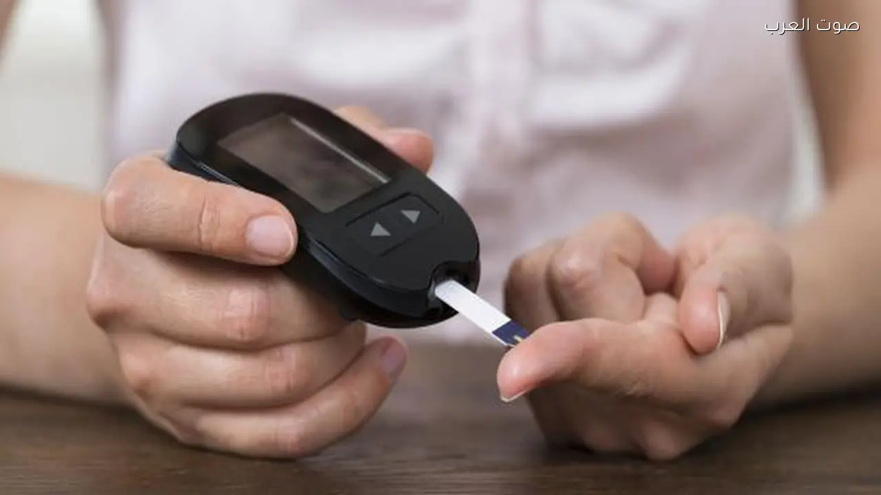 علامات تحذيرية لهبوط السكر تشمل ارتعاش اليدين والدوار