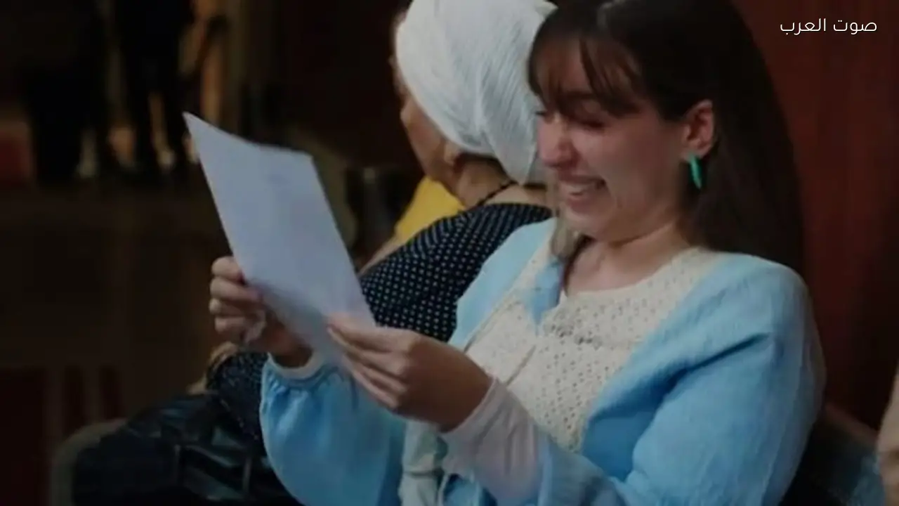 فرح الزاهد تتألق في روج أسود بأداء مميز في الحلقة الأولى