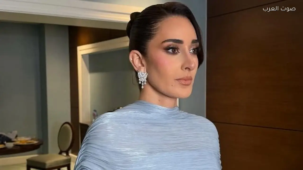 فستان أمينة خليل بسعر 165 ألف جنيه يثير الجدل