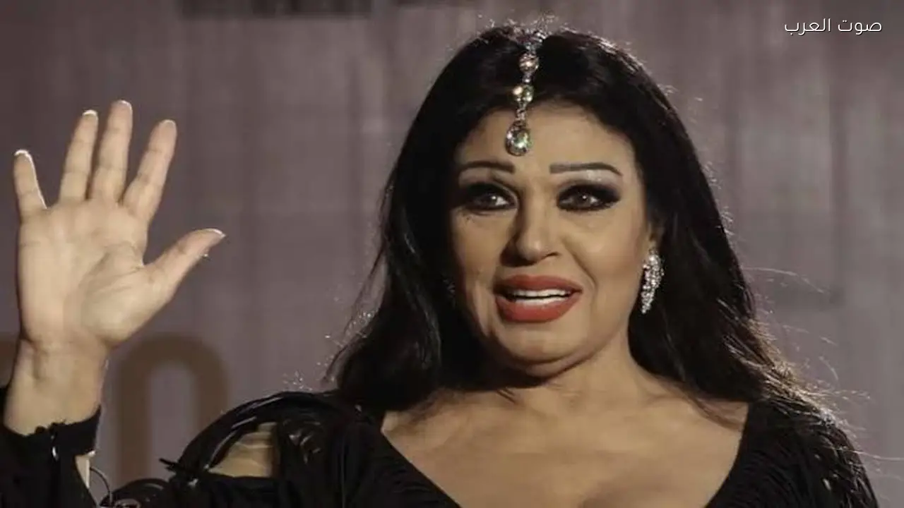 فيفي عبده تعبر عن حزنها لوفاة والد مي عمر