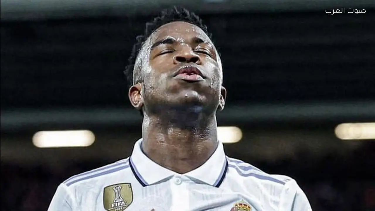 فينيسيوس يتحدث عن العنصرية ويستغرب إنذاره ضد بنفيكا