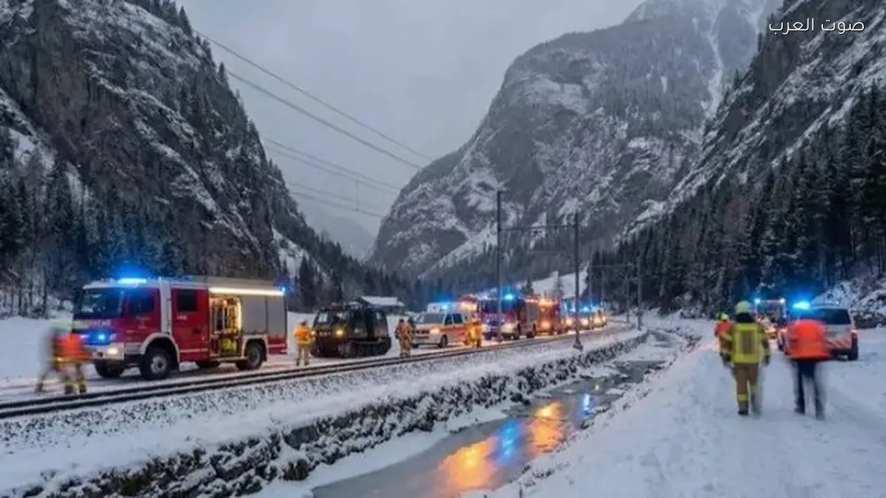 قطار ينحرف عن القضبان في سويسرا ويصيب عدة أشخاص