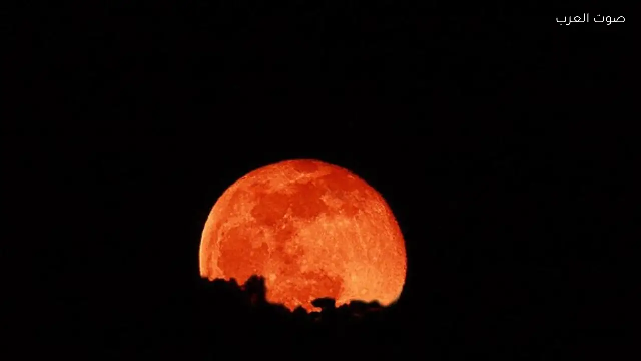 قمر الدم يظهر في السماء لمدة 5 ساعات خلال رمضان