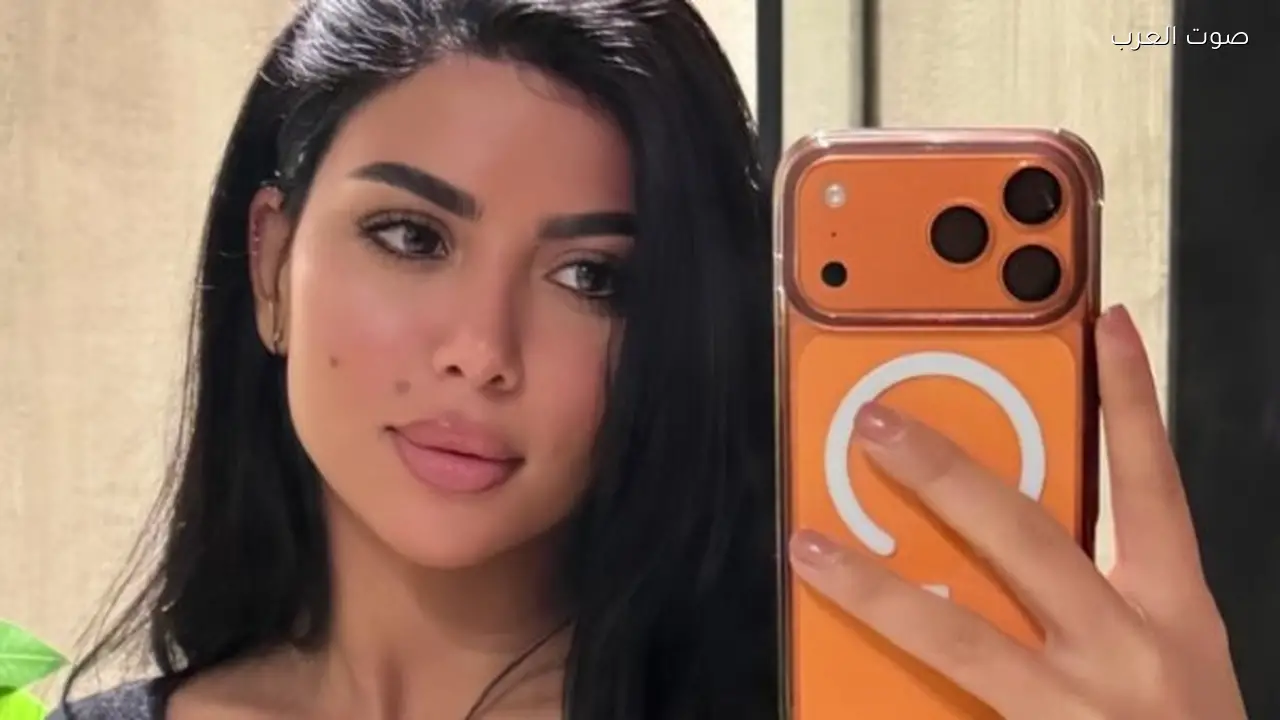 كارولين عزمي تبرز في إنستجرام بجديدها الفني