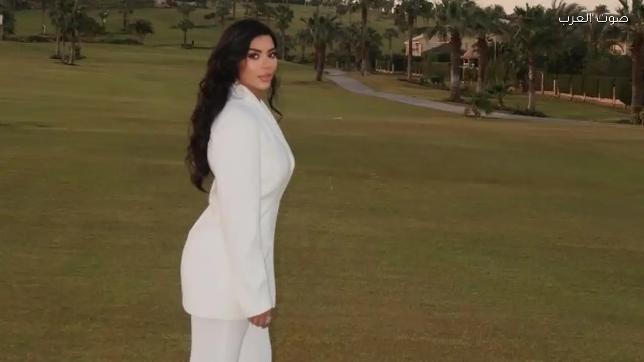 كارولين عزمي تتألق بإطلالة كلاسيكية على إنستجرام