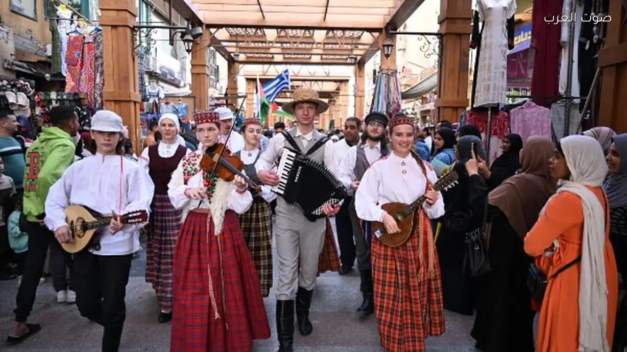 كرنفال استعراضي يبهج زوار مهرجان أسوان الدولي للفنون الشعبية