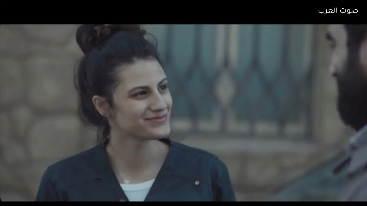 كيرا تعلن حملها لزوجها بعد انتهاء حصار صحاب الأرض