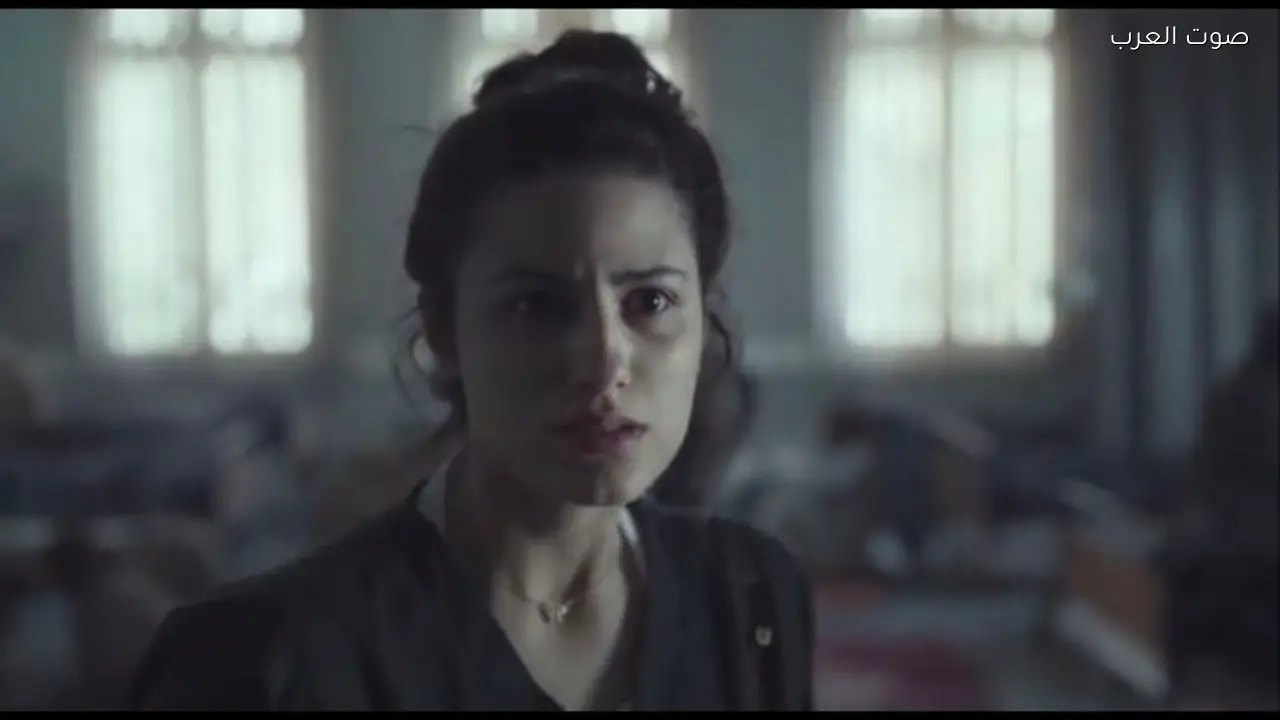 كيرا يغنم تستقبل زوجها بعد غارة على مدرسة في صحاب الأرض