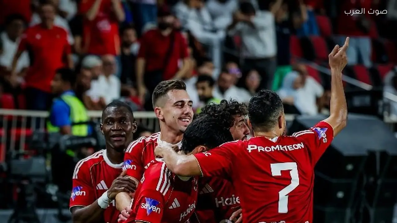 لاعب الأهلي يوقع عقداً مع الزمالك لمدة 4 مواسم