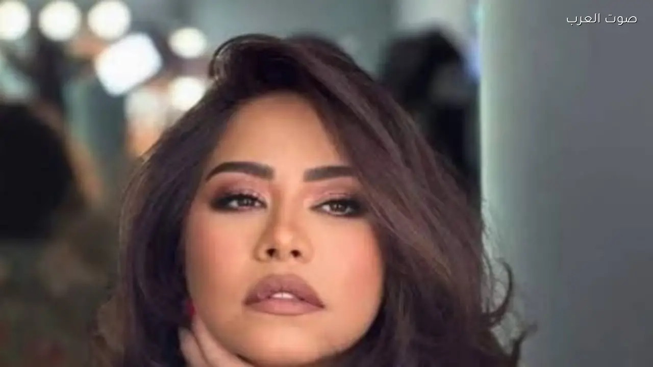 محاكمة المدير السابق لشيرين عبد الوهاب بتهمة محاولة بيع صفحاتها