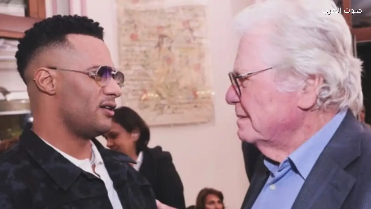 محمد رمضان يظهر مع حسين فهمي في لحظة مميزة