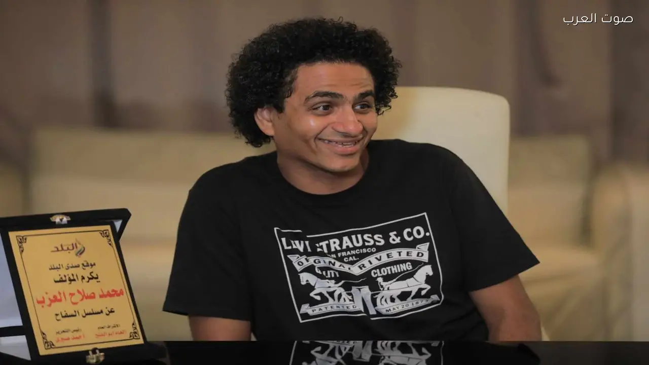 محمد صلاح العزب ينجو من حادث سير مروع