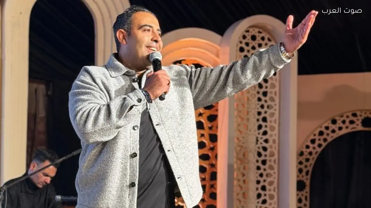 محمد عدوية يشعل الأجواء بأغاني والده في سهرة رمضانية