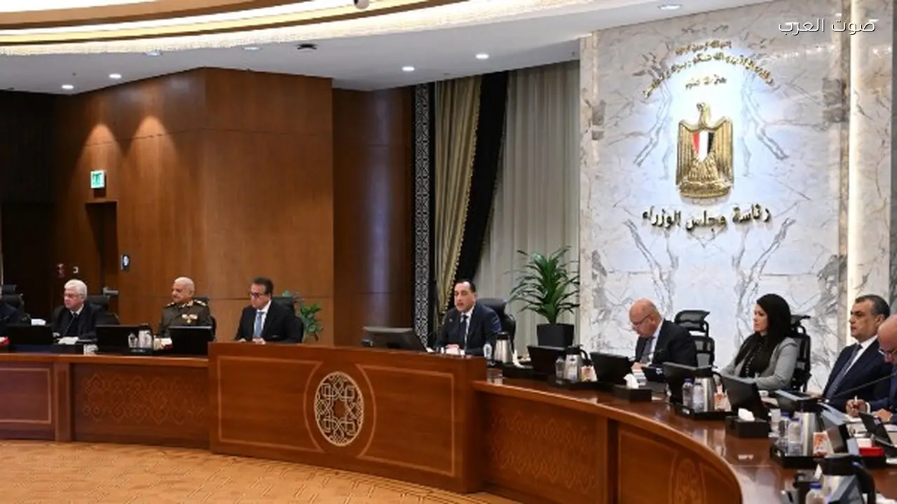 مدبولي يكرم الوزراء السابقين بحضور الوزراء الجدد