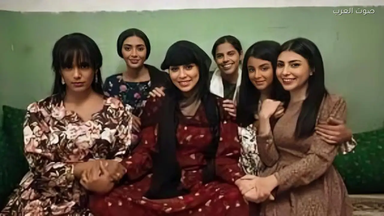 مسلسل شارع الأعشى الحلقة 10: خالد يراقب مشاعر ضحى وتدخل نساء الحي