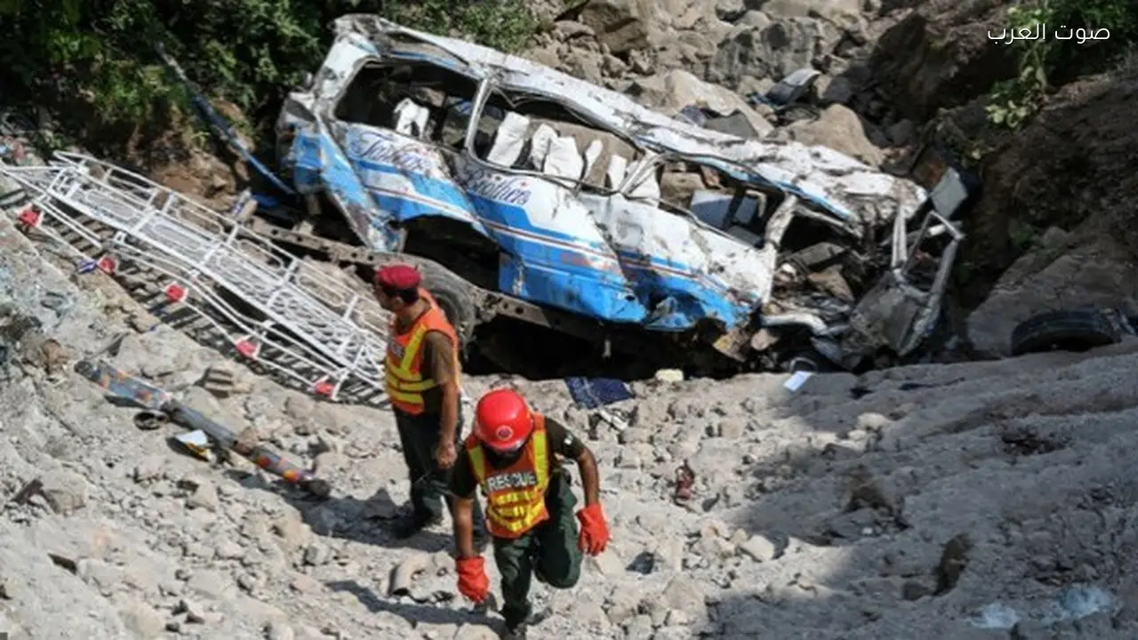 مصرع 19 شخصًا إثر سقوط حافلة في نيبال