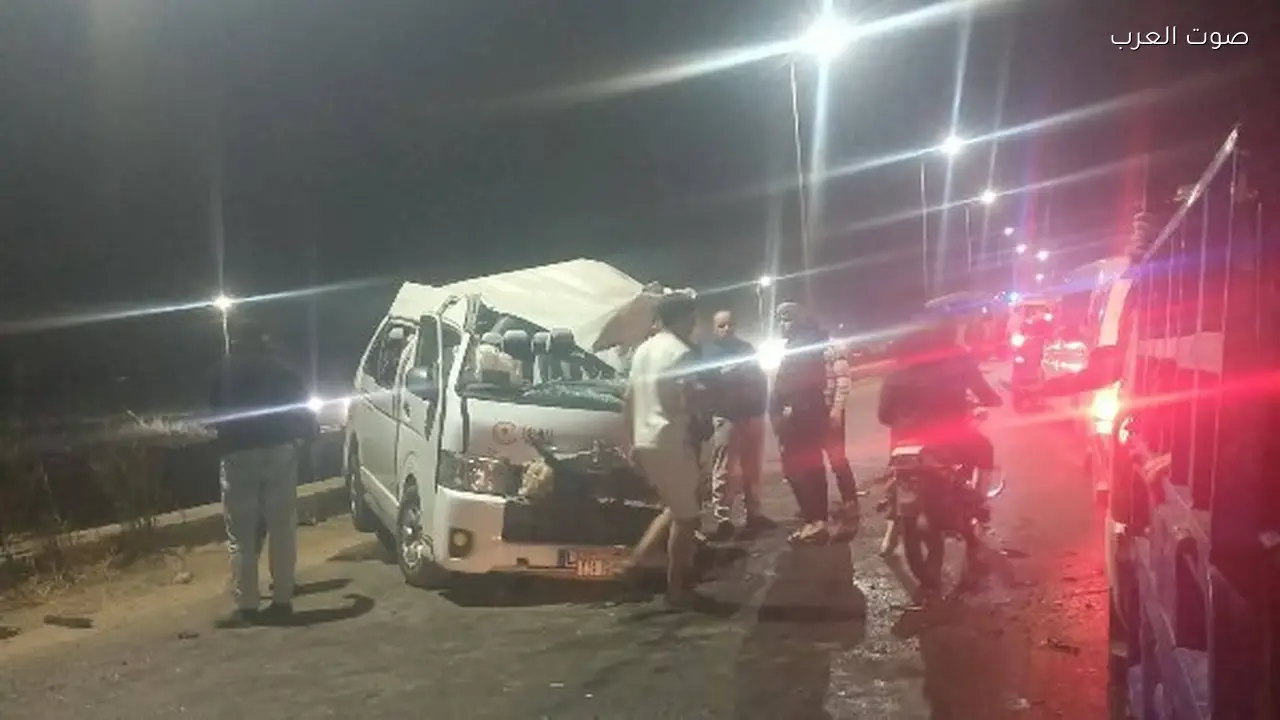 مصرع 4 وإصابة 12 في تصادم مروع لميكروباص بالكوم الأحمر