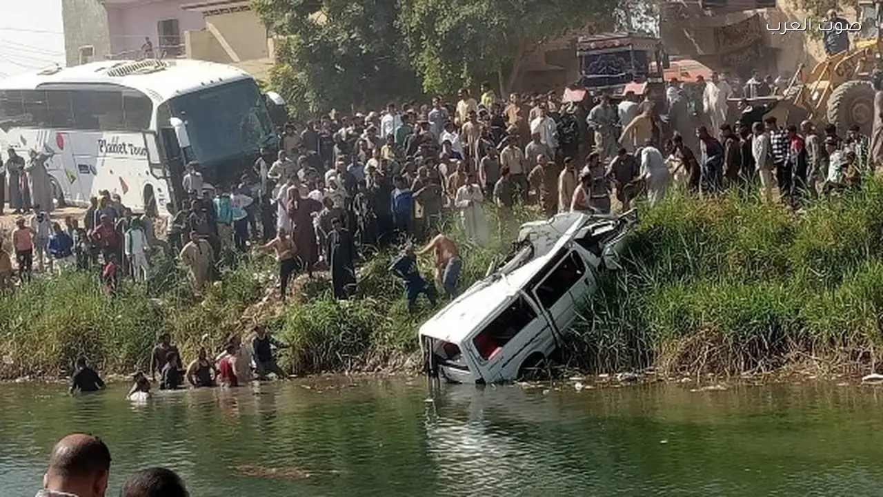 مصرع سائق وإصابة 13 شخصًا وفقدان 4 في انقلاب ميكروباص بالأقصر