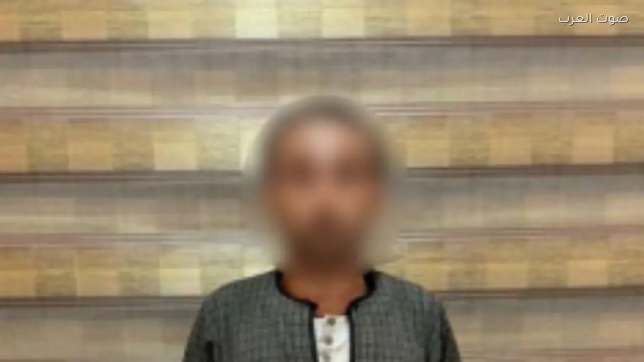 موظف مزيف لخدمة العملاء ينصب على عملاء البنوك ويقبض عليه