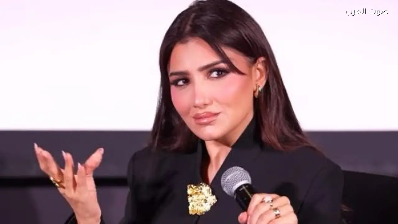 مي عمر تحدد موعد عزاء والدها برسالة مؤثرة