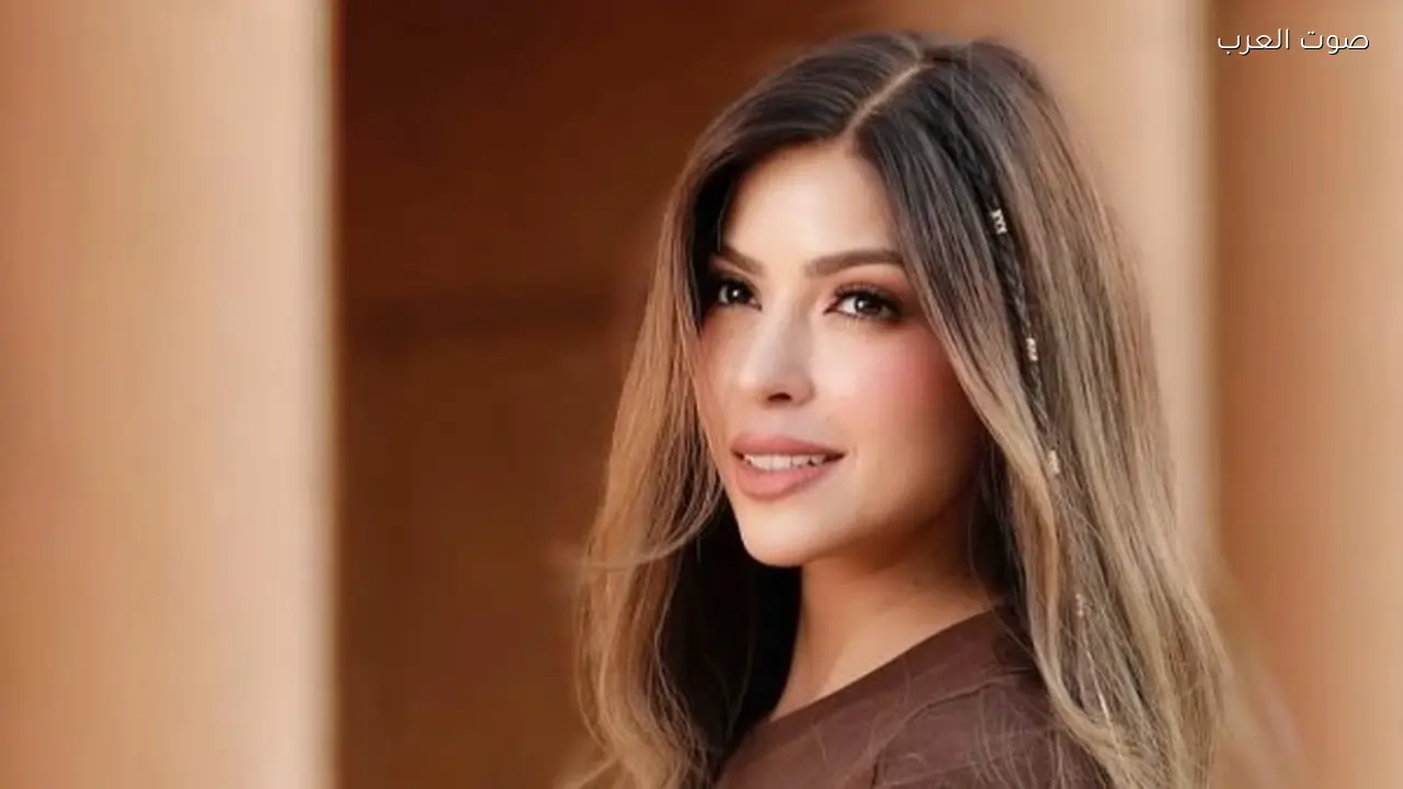 ميرنا جميل تتألق بفستان مجسم جديد على إنستجرام