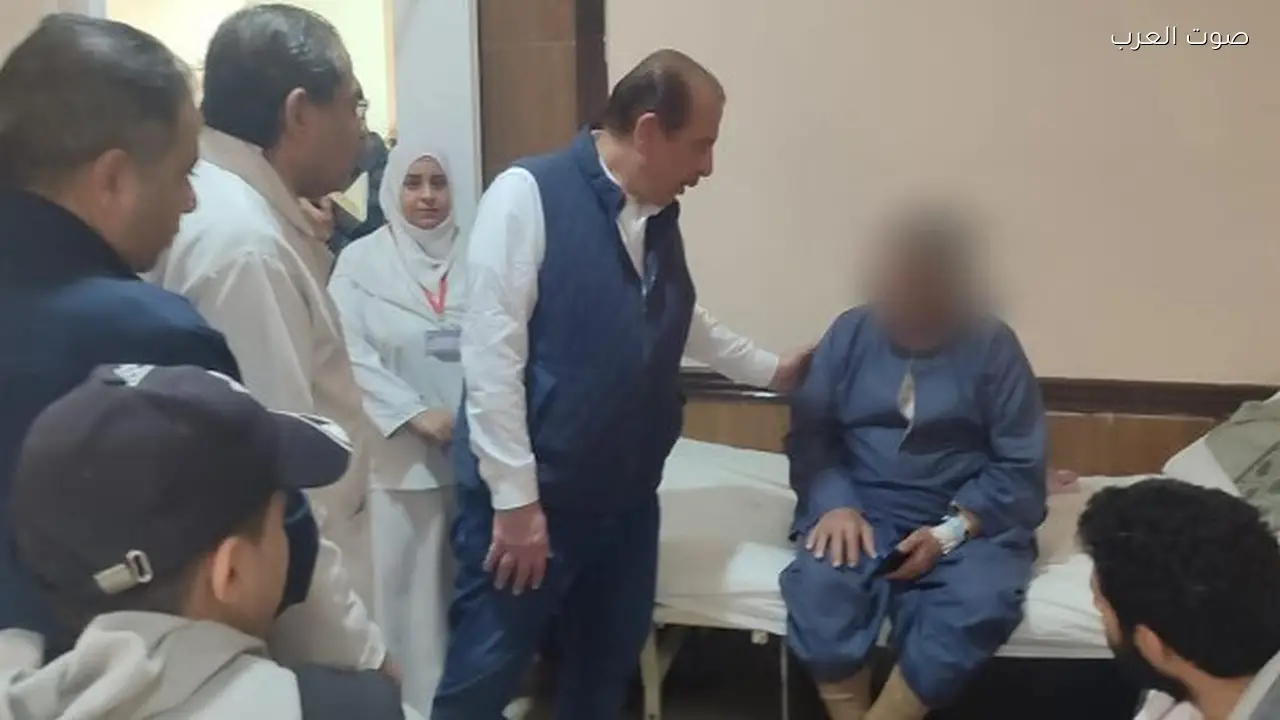 نائب وزير الصحة يزور أسيوط ويمنح مكافآت للفرق المتميزة