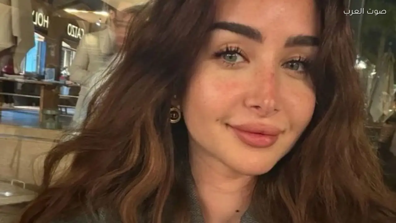 هنا الزاهد تتألق بشعر داكن في أحدث إطلالة لها