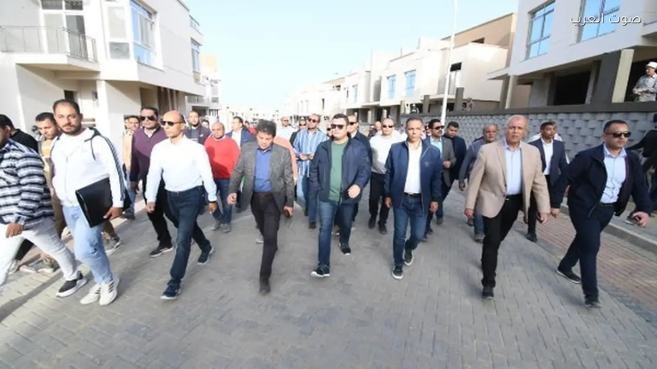 وزير الإسكان يتفقد محطة PS3 لرفع مياه الصرف وبحيرات نيو مارينا