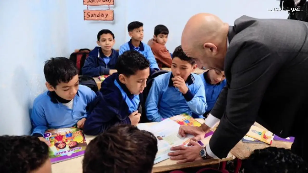 وزير التعليم يلتقي الطلاب ويؤكد دعم تطوير مهاراتهم الرقمية