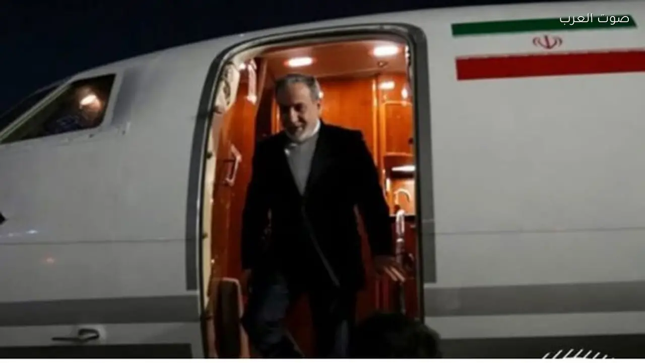 وزير الخارجية الإيراني يصل عمان لبحث القضايا مع أمريكا