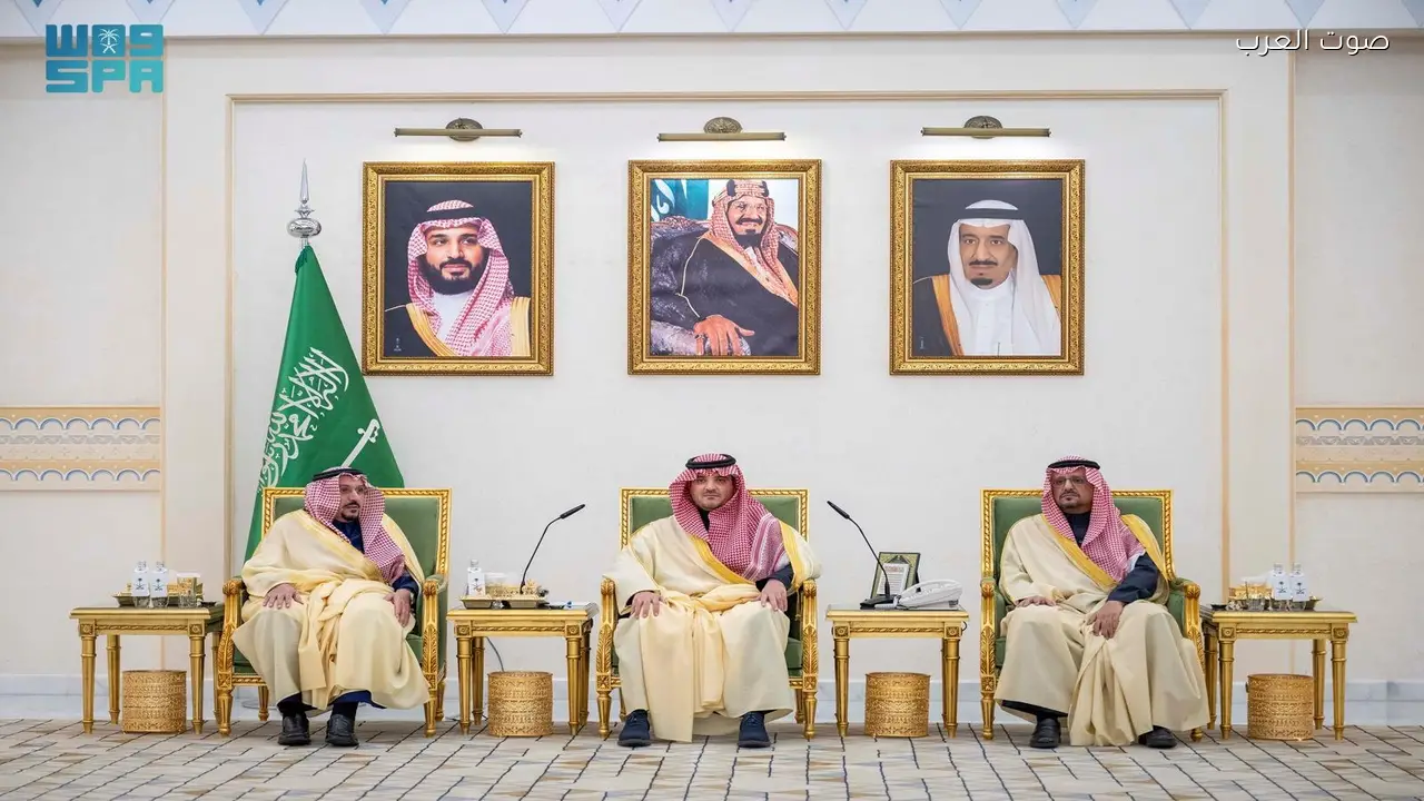 وزير الداخلية يجتمع بالقيادات الأمنية والعسكرية في منطقة القصيم
