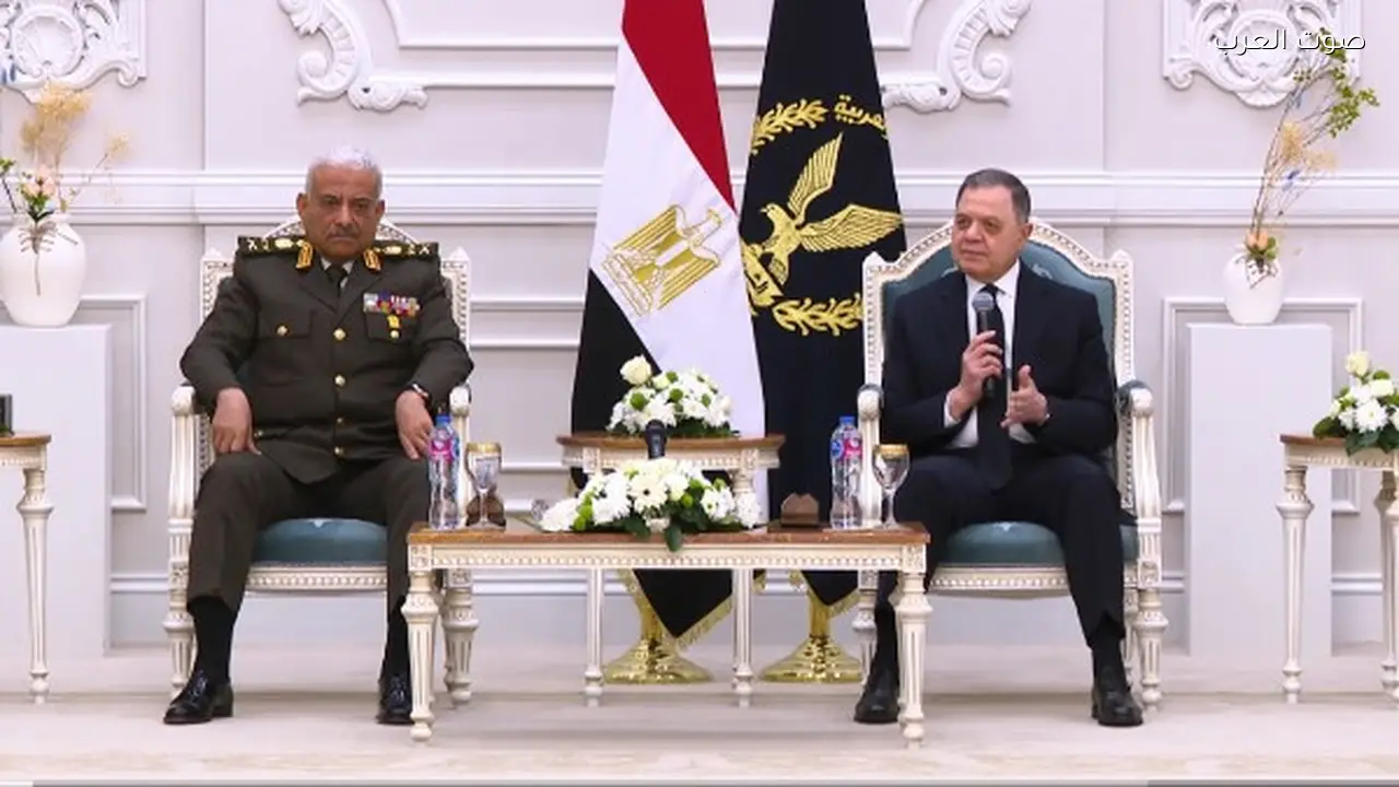 وزير الداخلية يستقبل القائد العام للقوات المسلحة لتهنئته بعيد الشرطة