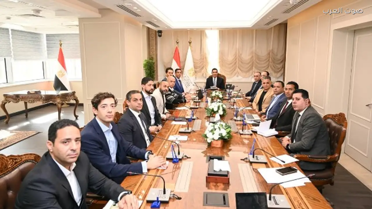 وزير الشباب والرياضة يبحث استعدادات ماراثون المتحف الكبير