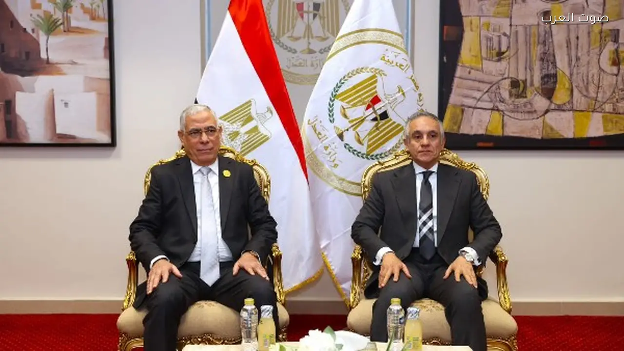 وزير العدل يهنئ النائب العام بمناسبة توليه المنصب