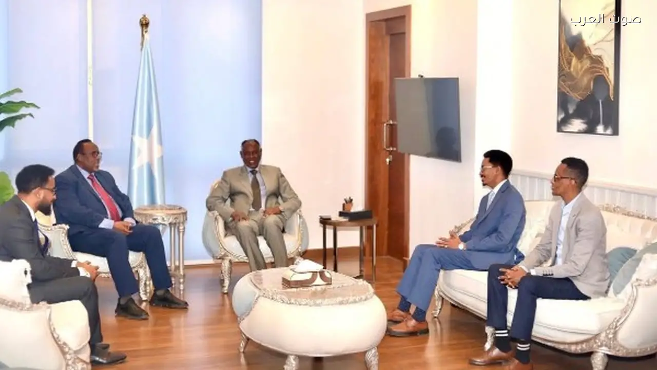 وزير العمل الصومالي يلتقي بسفارة القاهرة لبحث الخدمات