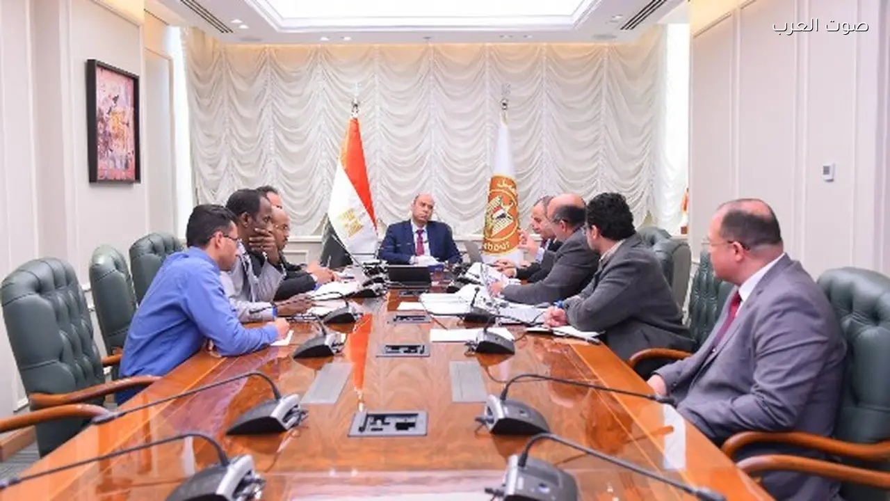 وزير العمل يراقب تجهيزات الانتخابات النقابية العمالية